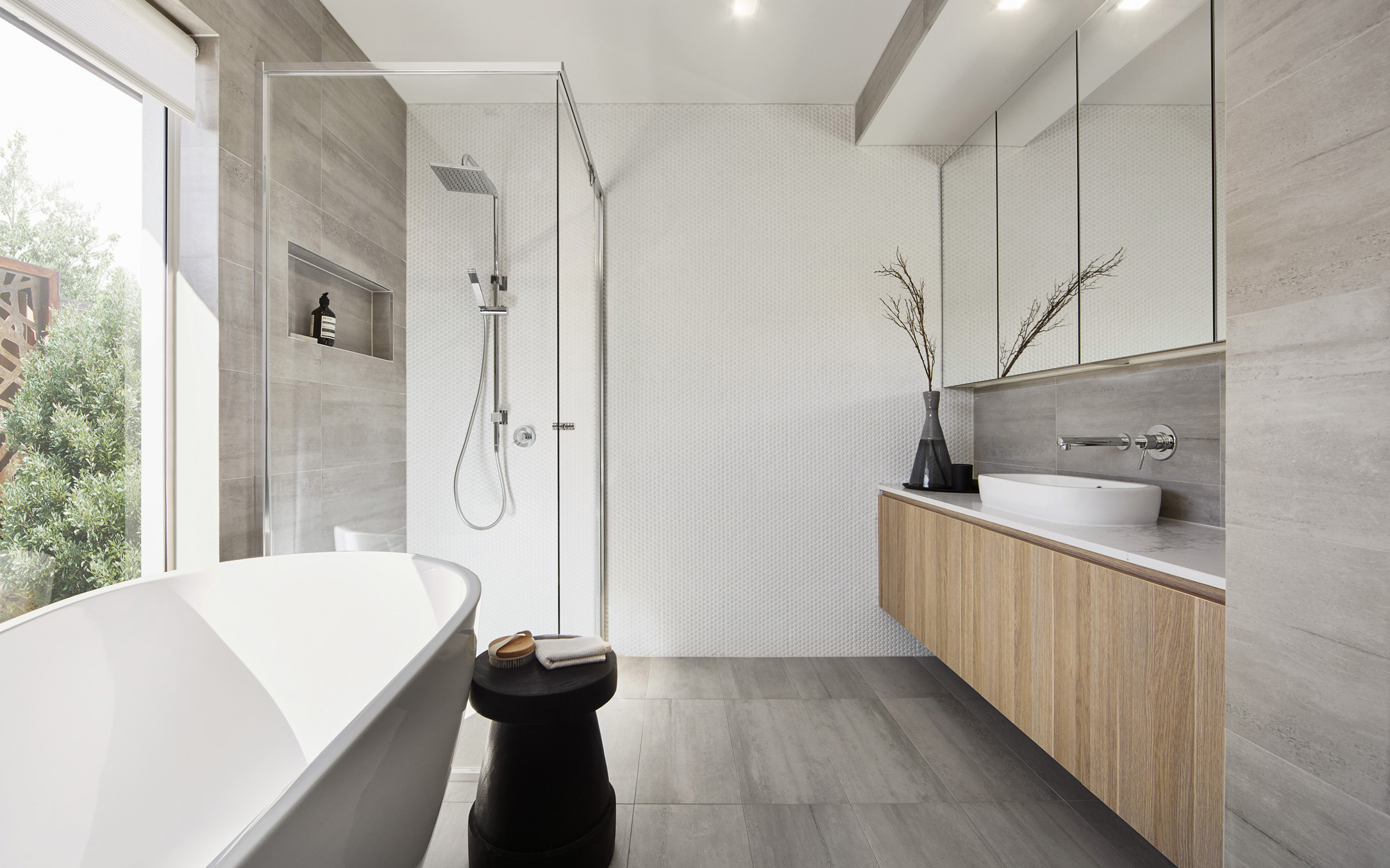 Metford Home Design Main Bathroom