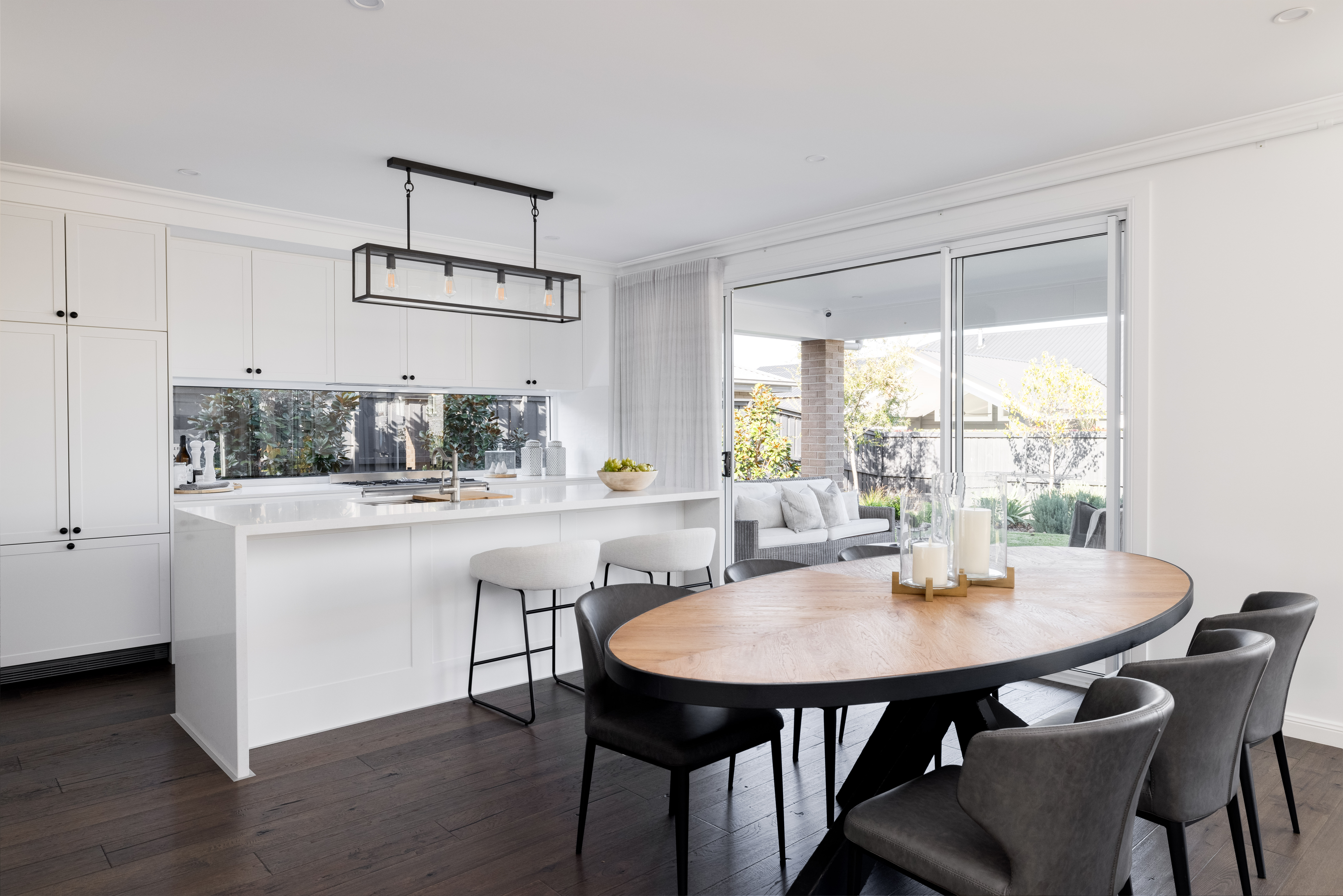 Windermere 35 dining